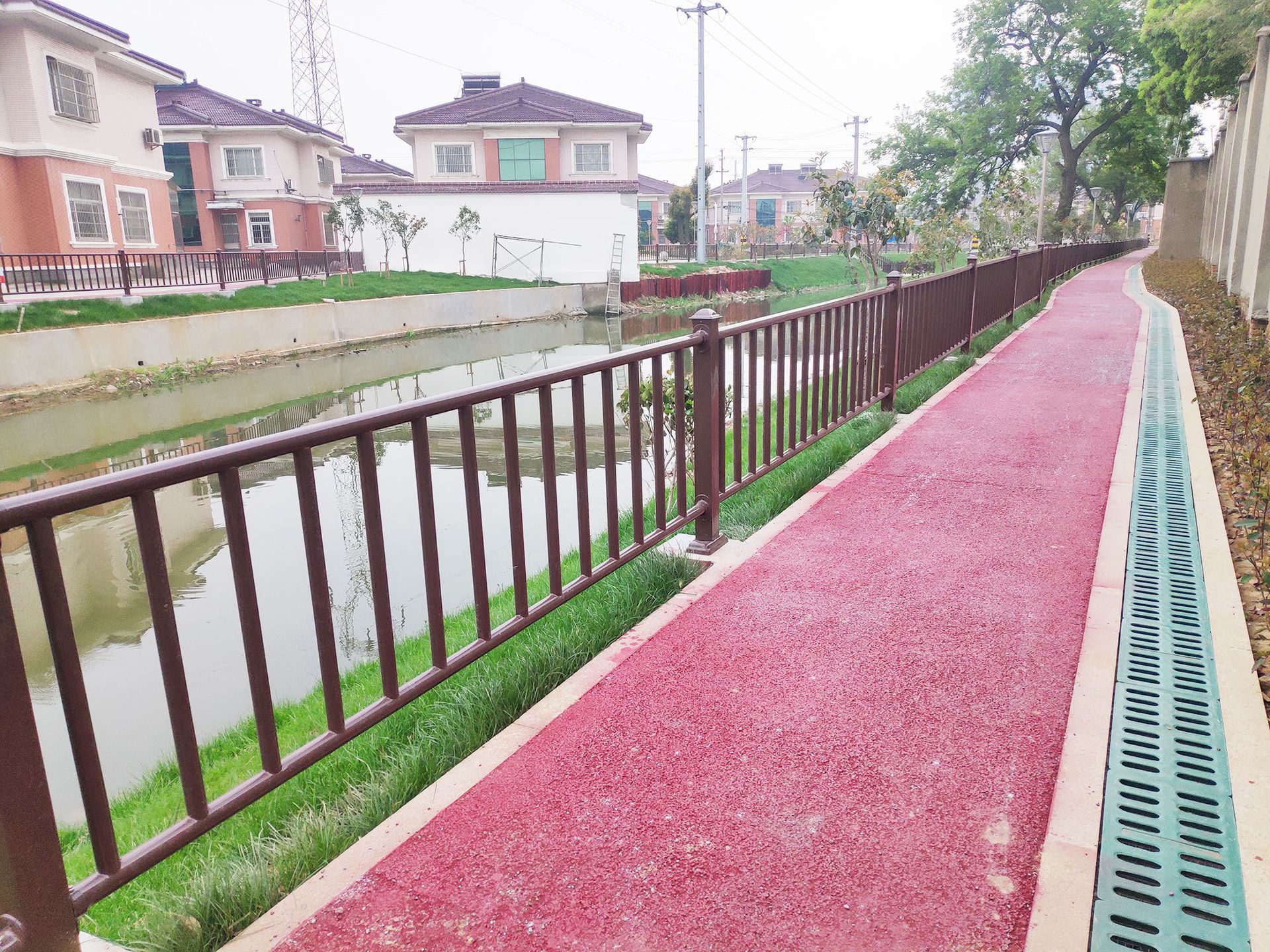 河道栏杆桥梁护栏景观隔离围栏市政道路锌钢防护栏咖啡色圆管栅栏