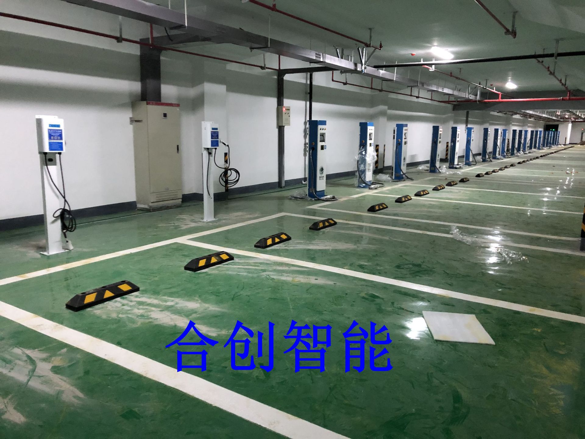 2、充电桩厂家专业厂家定制新能源汽车充电桩:新能源电动汽车充电桩厂家哪家好