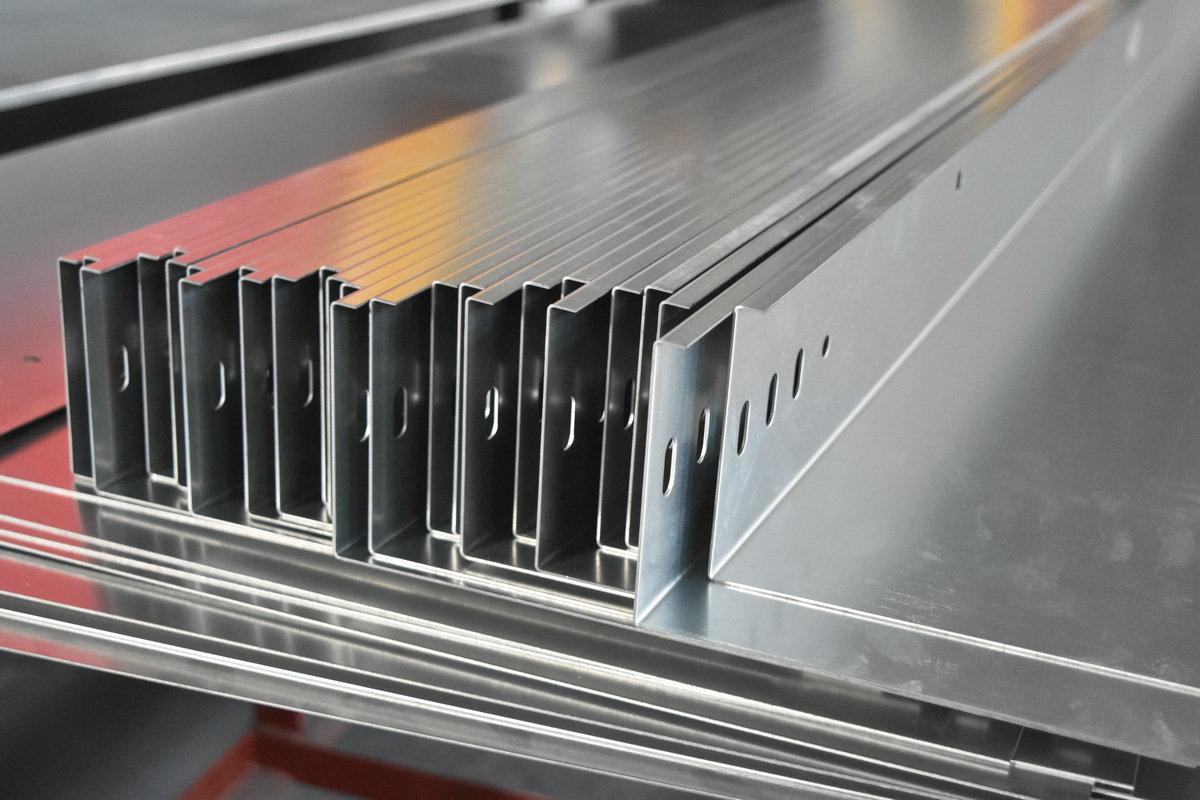 定制镀锌梯式电缆桥架 喷塑不锈钢金属线槽 防火大跨距梯式桥架