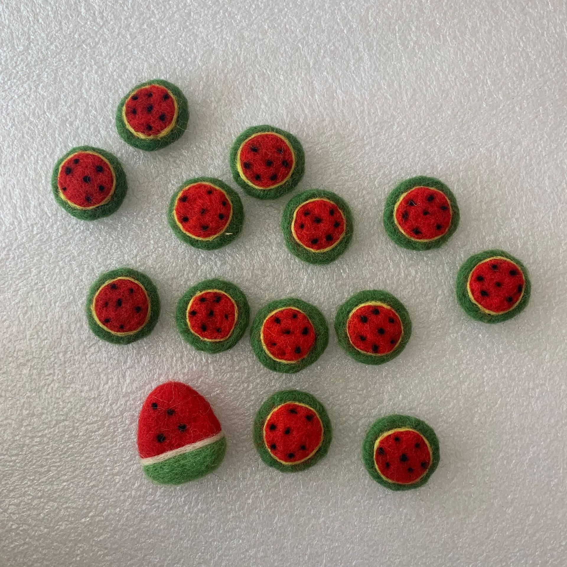羊毛毡西瓜水果饰品配件儿童可爱发卡刘海发饰成品配件实心纯羊毛