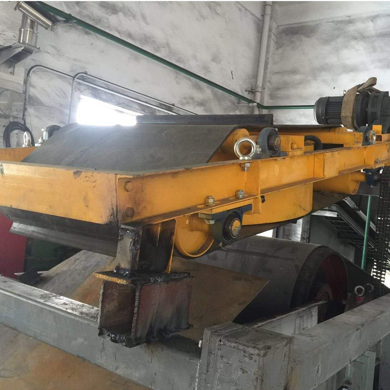 电磁自卸式除铁器建筑垃圾带式永磁除铁器悬挂大磁铁