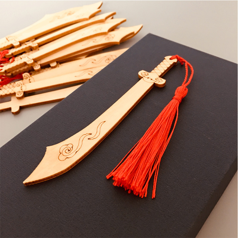 抓周用品 幼儿抓周木刀 带流苏木质雕刻小刀家居挂饰