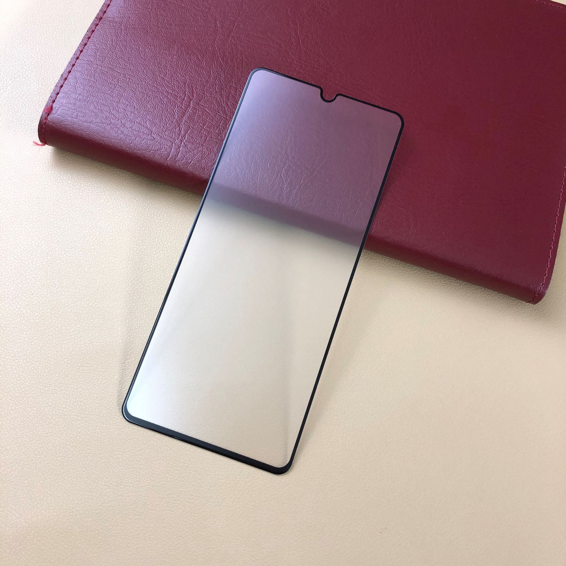 3,特殊的设计方式:倒角工艺,磨砂钢化膜的四周倒出2.