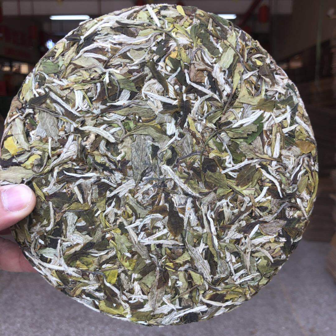 2020年春茶福建白牡丹茶饼高山日晒白牡丹白茶饼300g量大茶叶批发