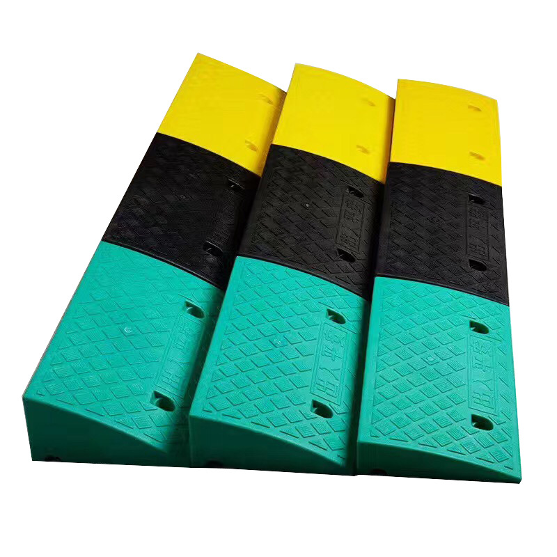 优质pvc塑料路沿坡 便携式汽车上下马路牙子斜坡垫爬坡垫
