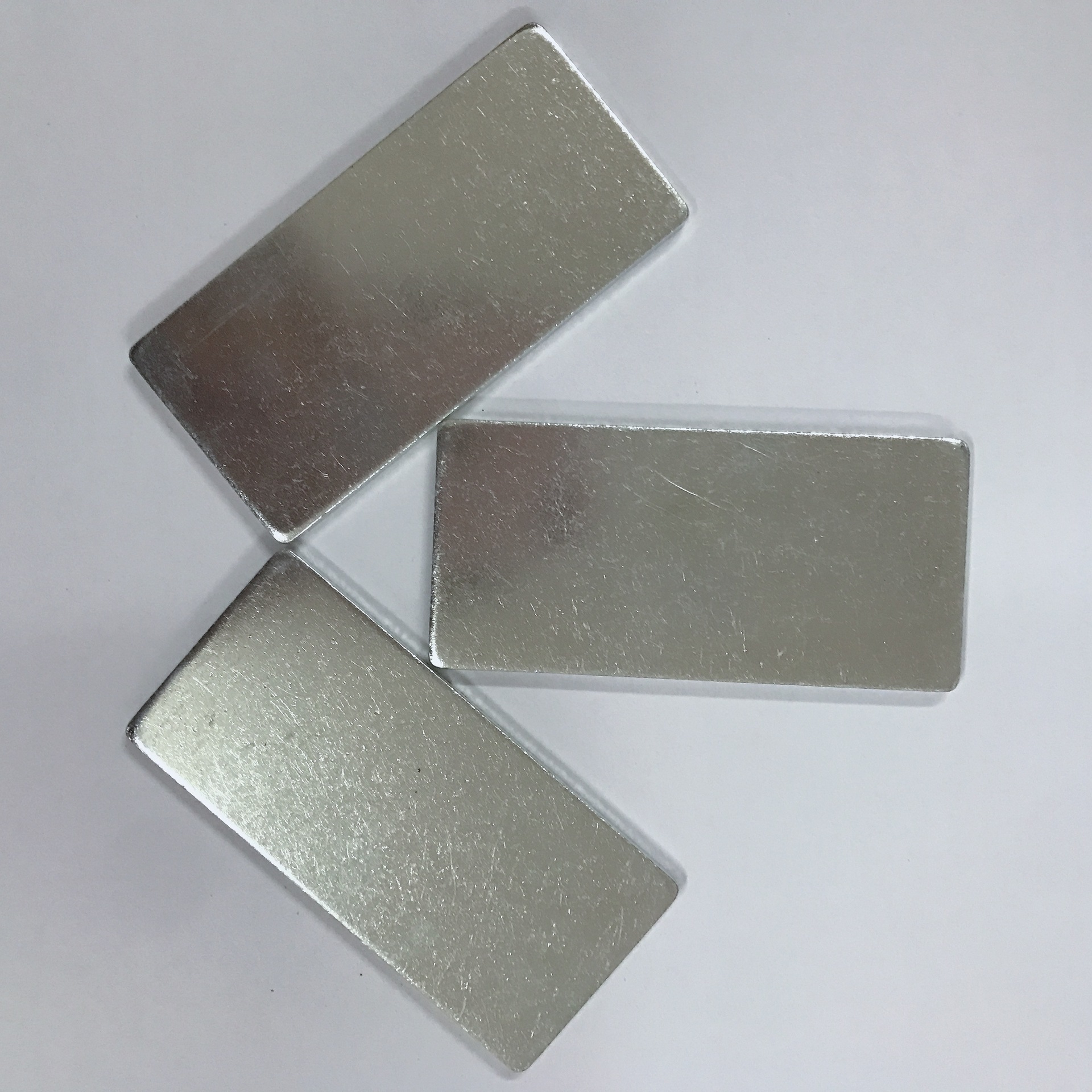 厂家供应 多规格100克加重铁配重块 镀锌加重铁块方形圆形配重块