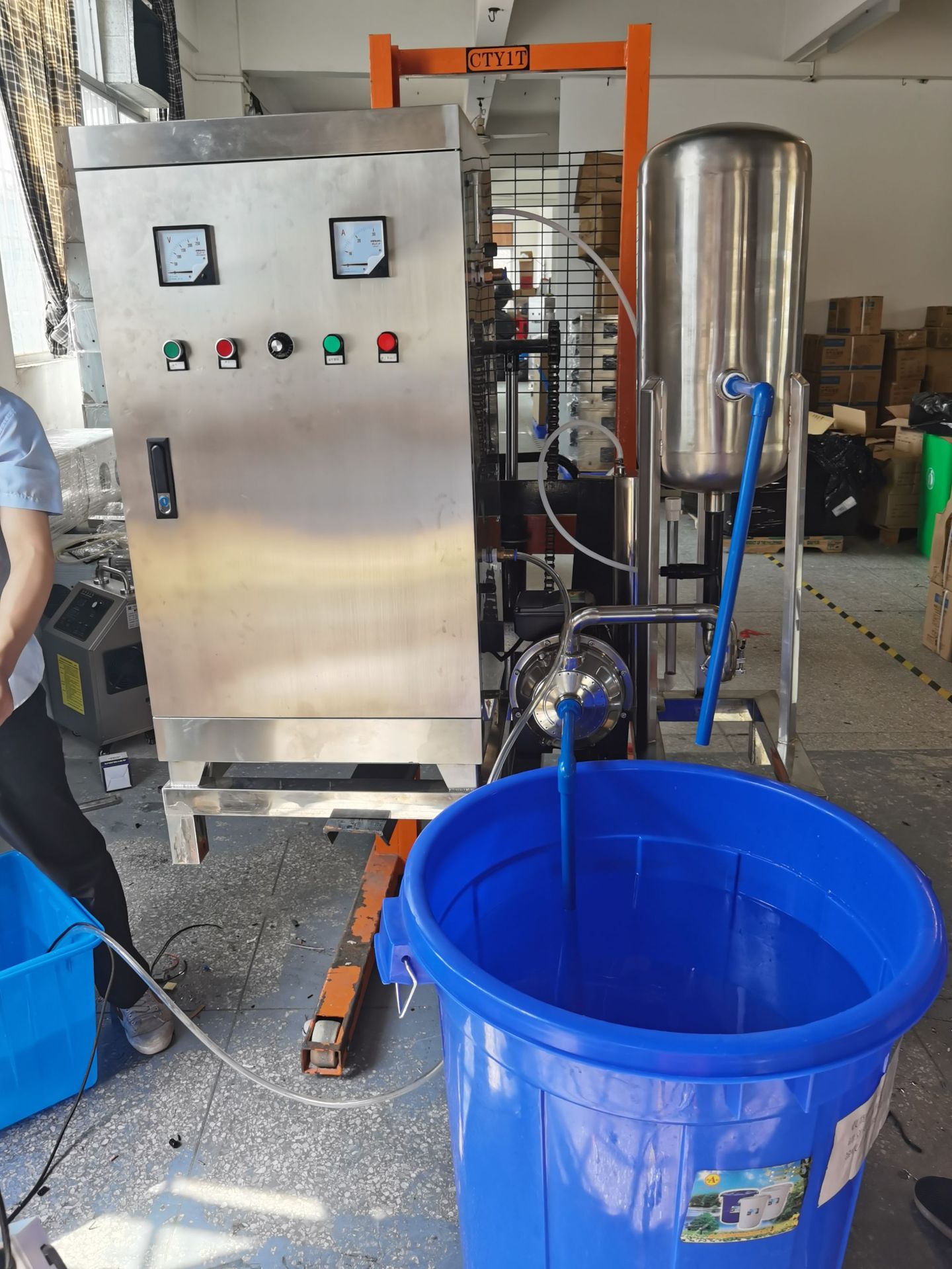 高浓度臭氧水机,臭氧水生成器,臭氧水机器,臭氧发生器水机