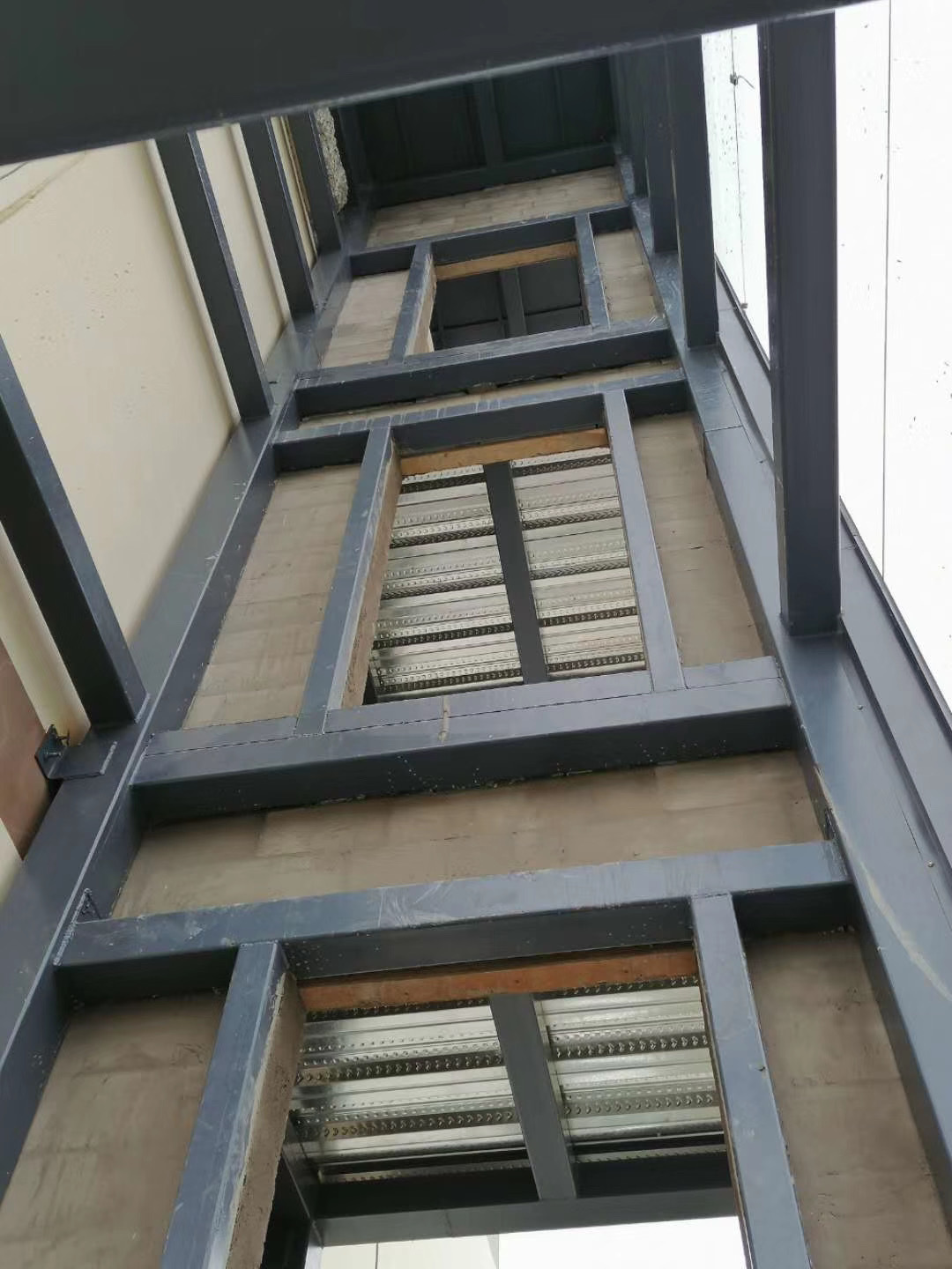 商场观光电梯钢结构背包电梯封单铝板弧形玻璃