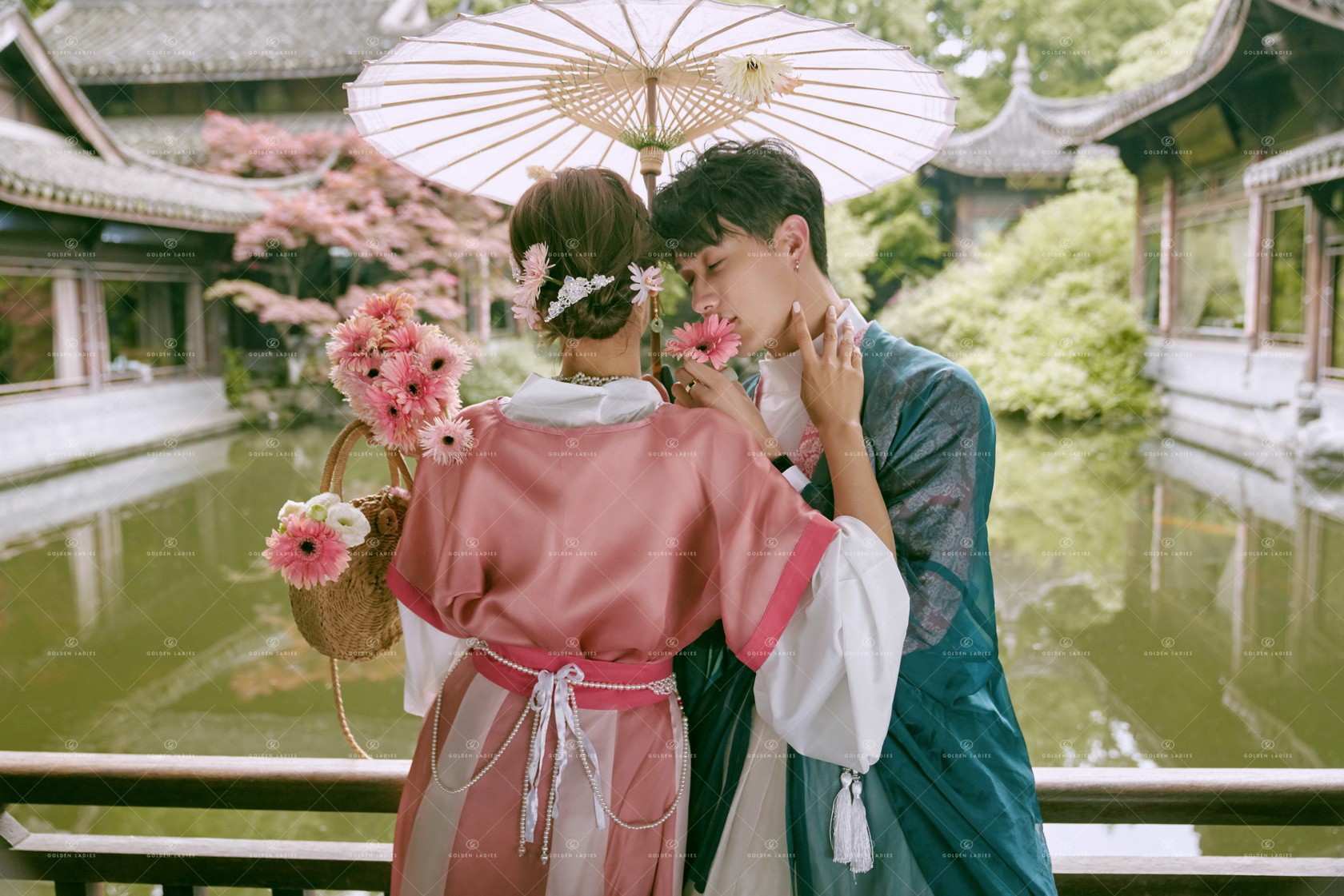 影楼网红复古汉服情侣主题拍照外景旅拍古装艺术照中国风摄影礼服