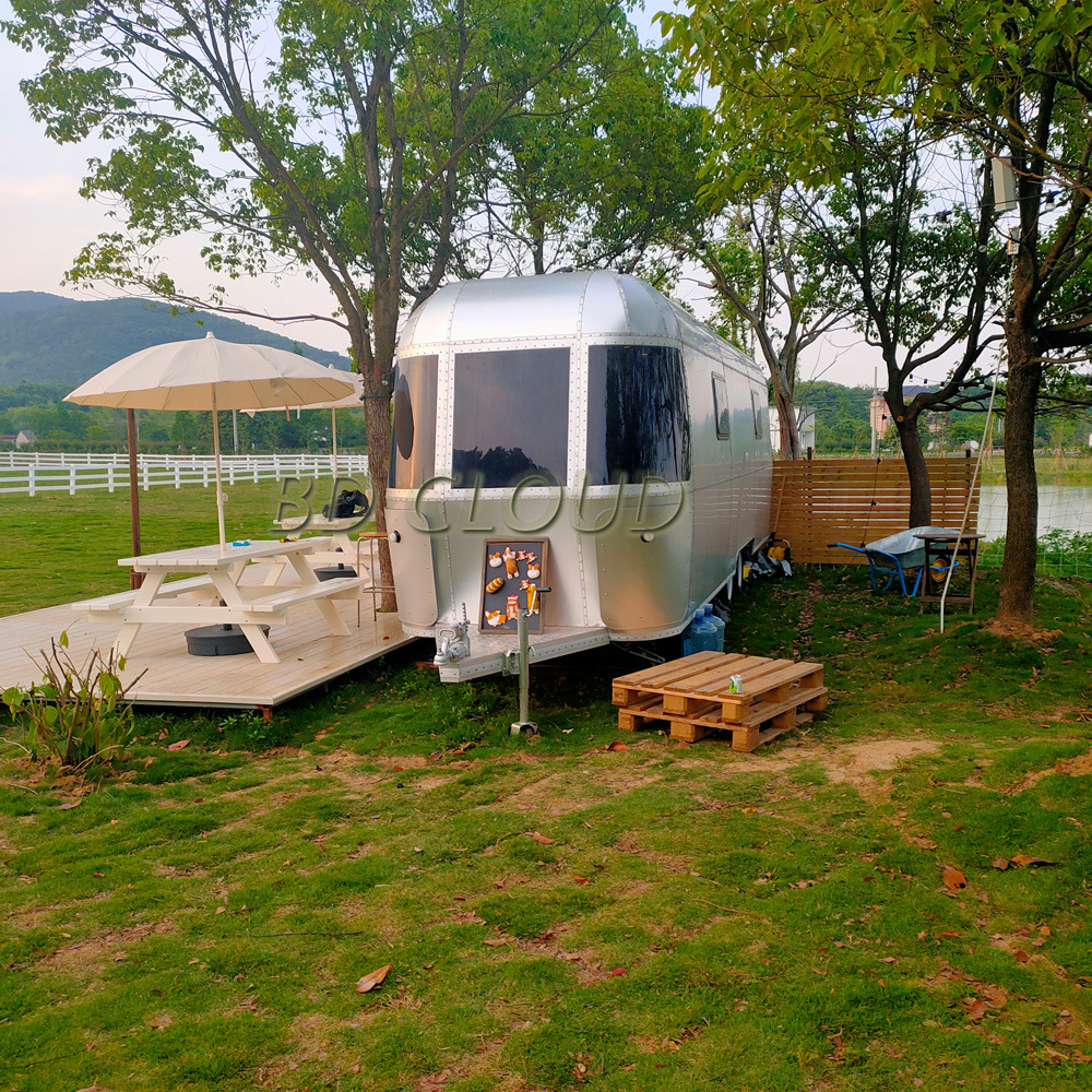 房车营地露营房车 8米厂家定制 airstream牵引拖挂房车