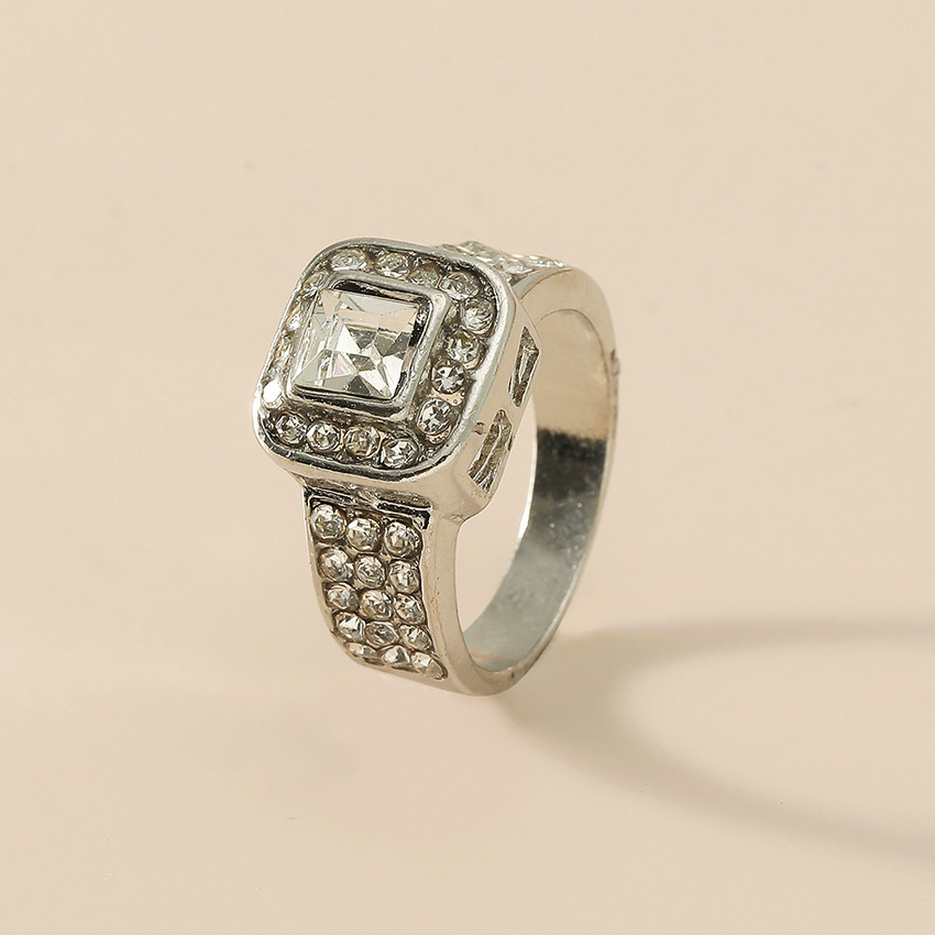 亚马逊热销欧美新款镶钻闪亮水钻方形宝石结婚夸张时尚戒指批发