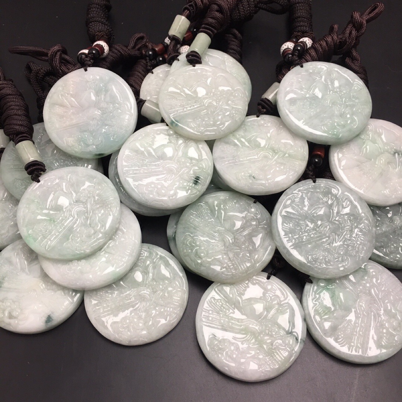 缅甸翡翠a货圆山水牌玉石吊坠挂件玉器工艺品厂家批发