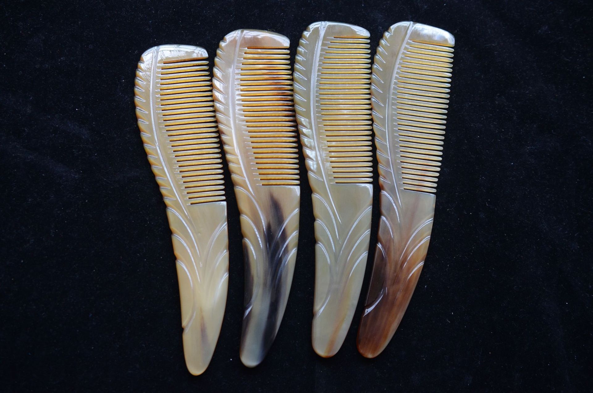 厂家批发天然纹路尖尾黄牛角梳 22cm不伤头厚柄按摩顺发梳子代发