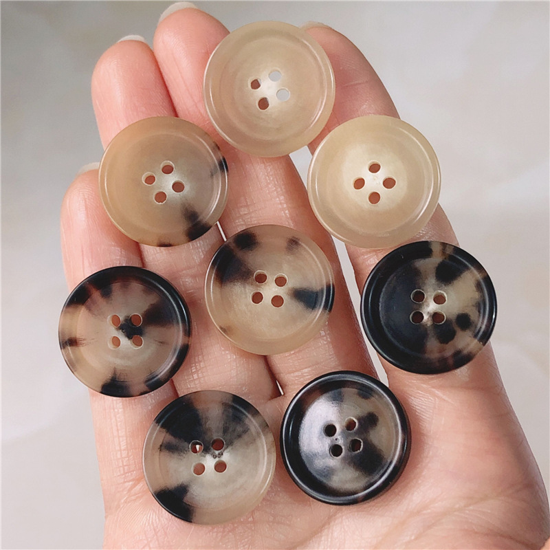 厂家现货真牛角扣 天然环保扣子高档大衣风衣衬衫黄牛角纽扣圆形