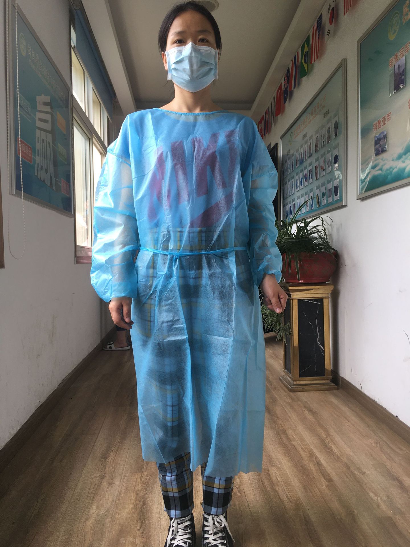 无纺布一次性pp手术衣隔离服医生服反穿衣透气洁净隔菌清洁服