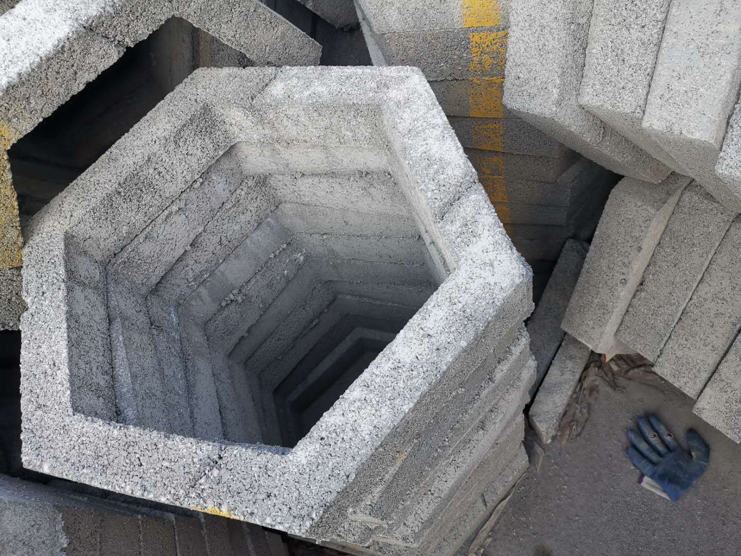 六角菱形护坡砖六角菱形水泥砖水泥六棱块砖混凝土可加工定制