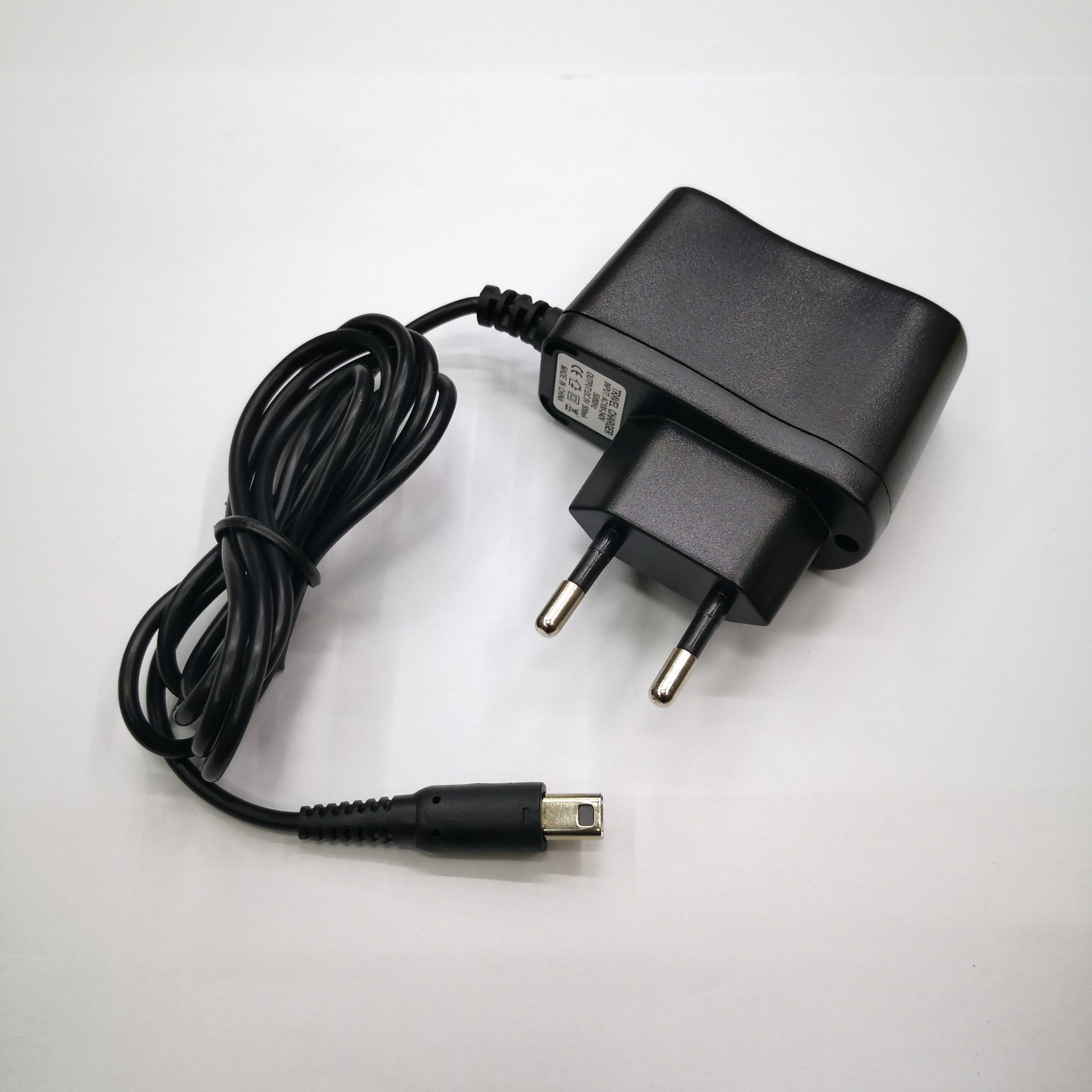 适用于2ds/ndsi/3ds/ndsi ll/3ds ll主机通用型火牛3ds充电器黑色