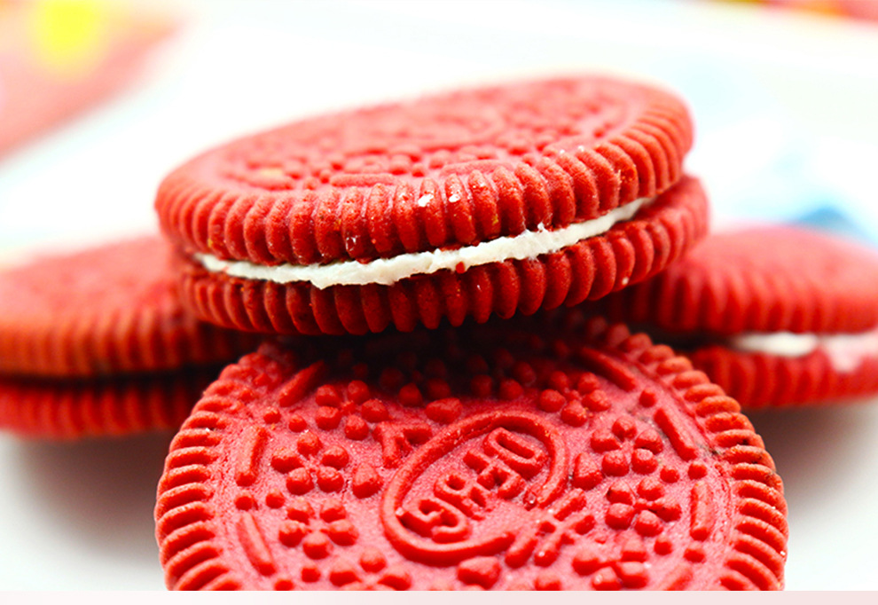 杯装红丝绒夹心饼干网红休闲营养代餐小零食红色夹心小饼趣味小吃