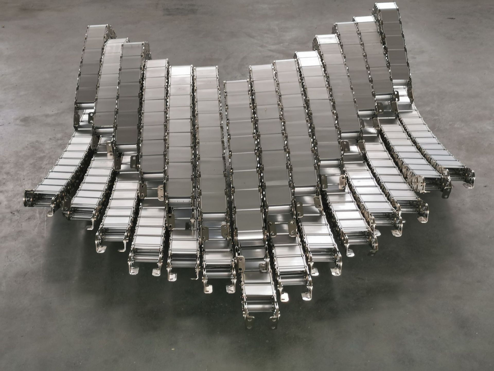 机床配件全封闭拖链金属拖链钢制拖链电缆拖链穿线拖链环保拖链