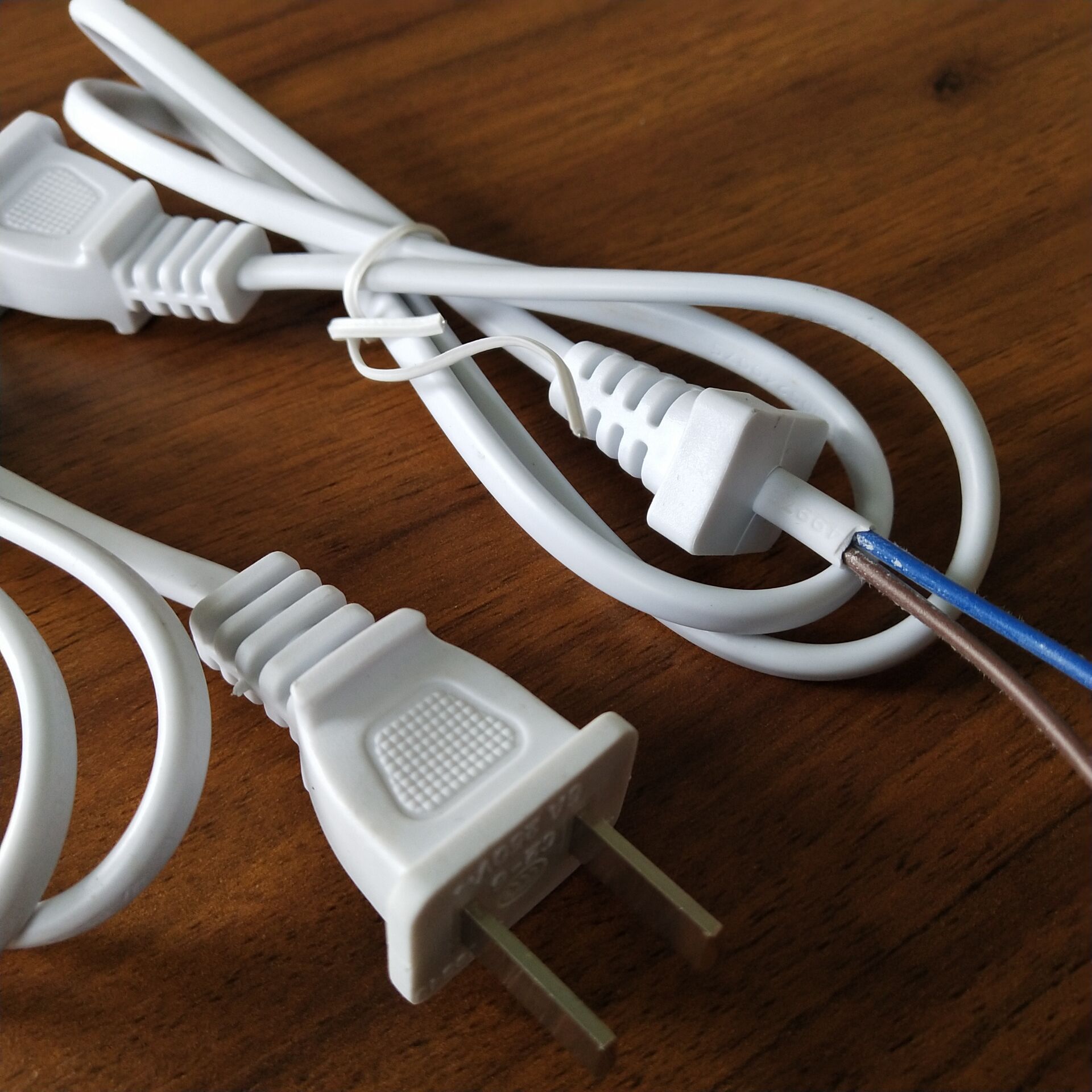 厂家直销电风扇黑白色电源线国标二扁插2芯电源线 三芯电源线插头