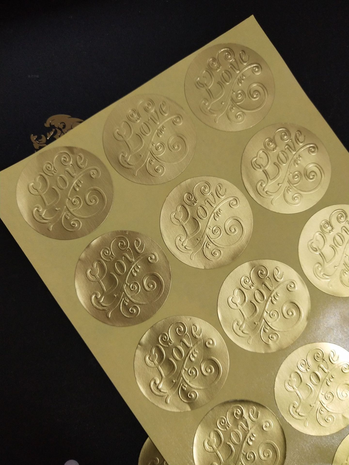 专业定做圆形不干胶透明logo金属覆光膜烫金封口贴标签贴纸定制