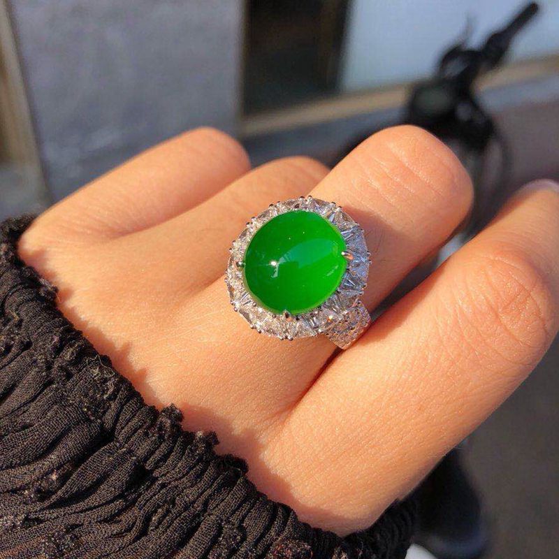宏开收藏翡翠 满冰阳绿翡翠蛋面戒指 18k金镶嵌缅甸翡翠戒指女款