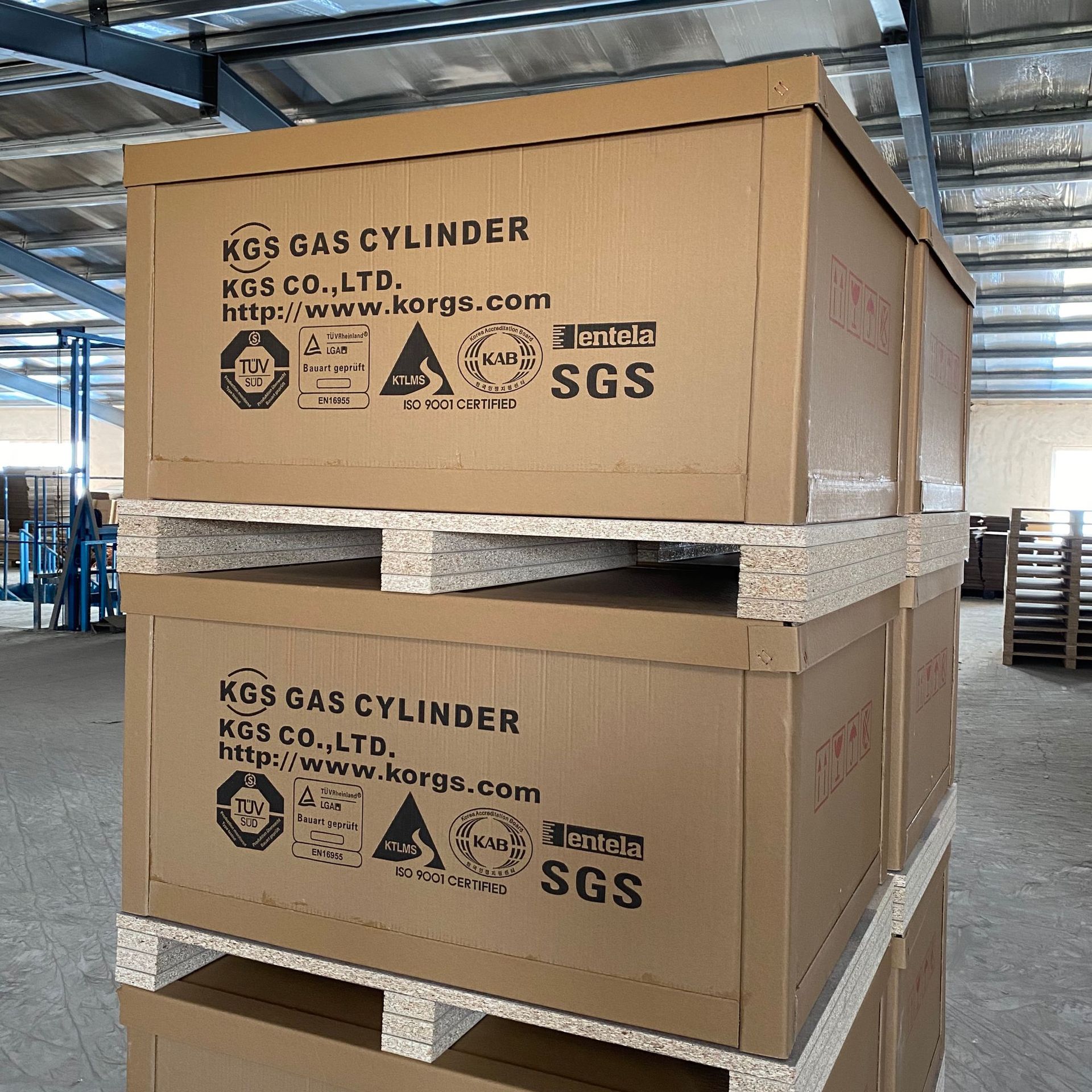 蜂窝瓦楞纸复合板纸箱 搬家物流快递重型包装箱 瓦楞一体纸箱供应