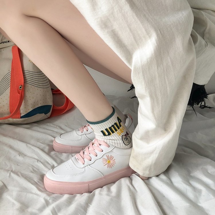 板鞋女小雏菊新款2020夏季纯色舒适潮 ins街拍透气学生休闲小白鞋
