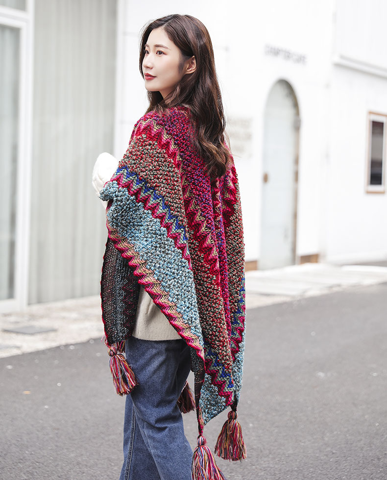 新款民族风斗篷披肩针织秋冬挂球围巾女大披风潮厂家直批一件代发