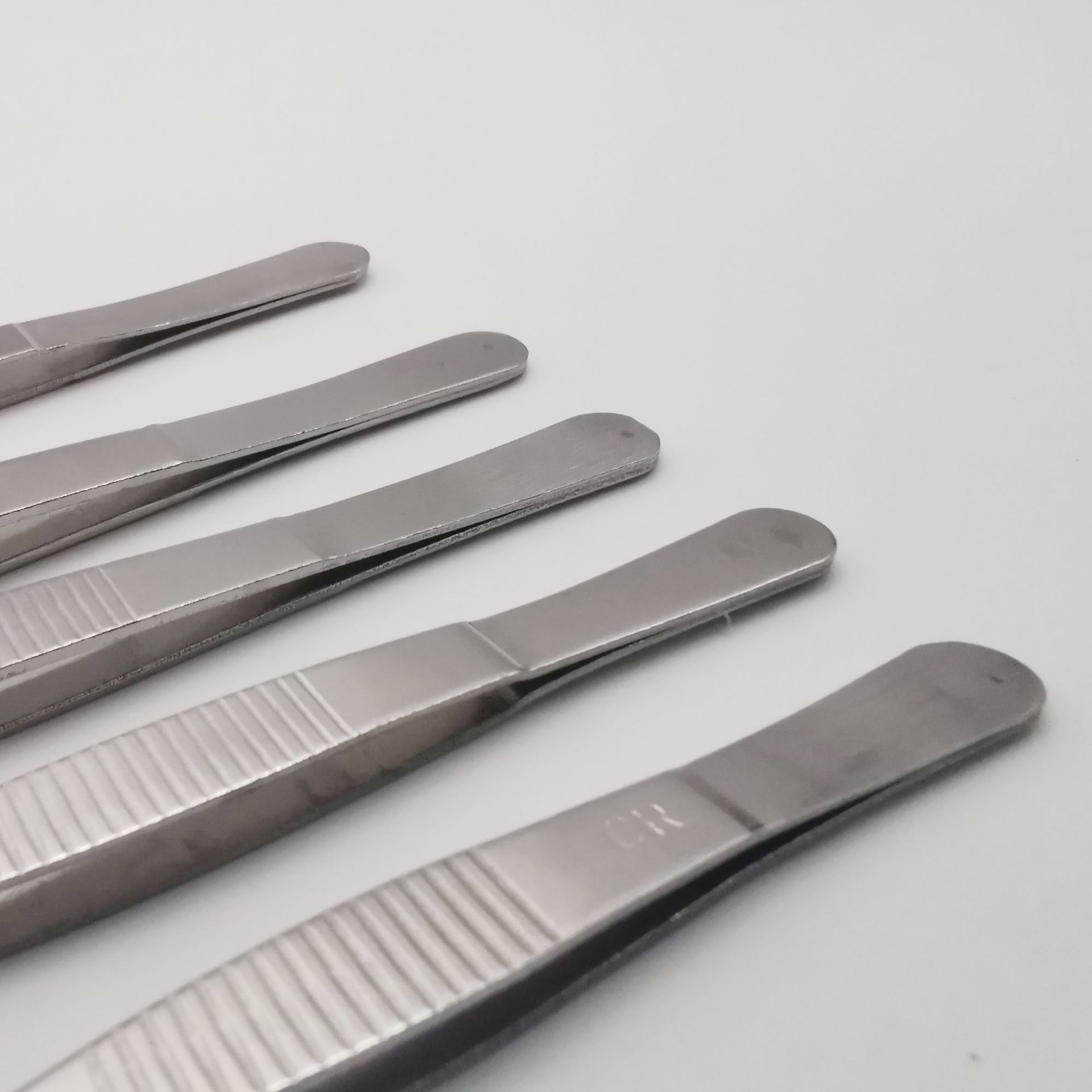 不锈钢医用镊子加厚加硬手术医疗器械剪刀镊子组织镊手术镊子