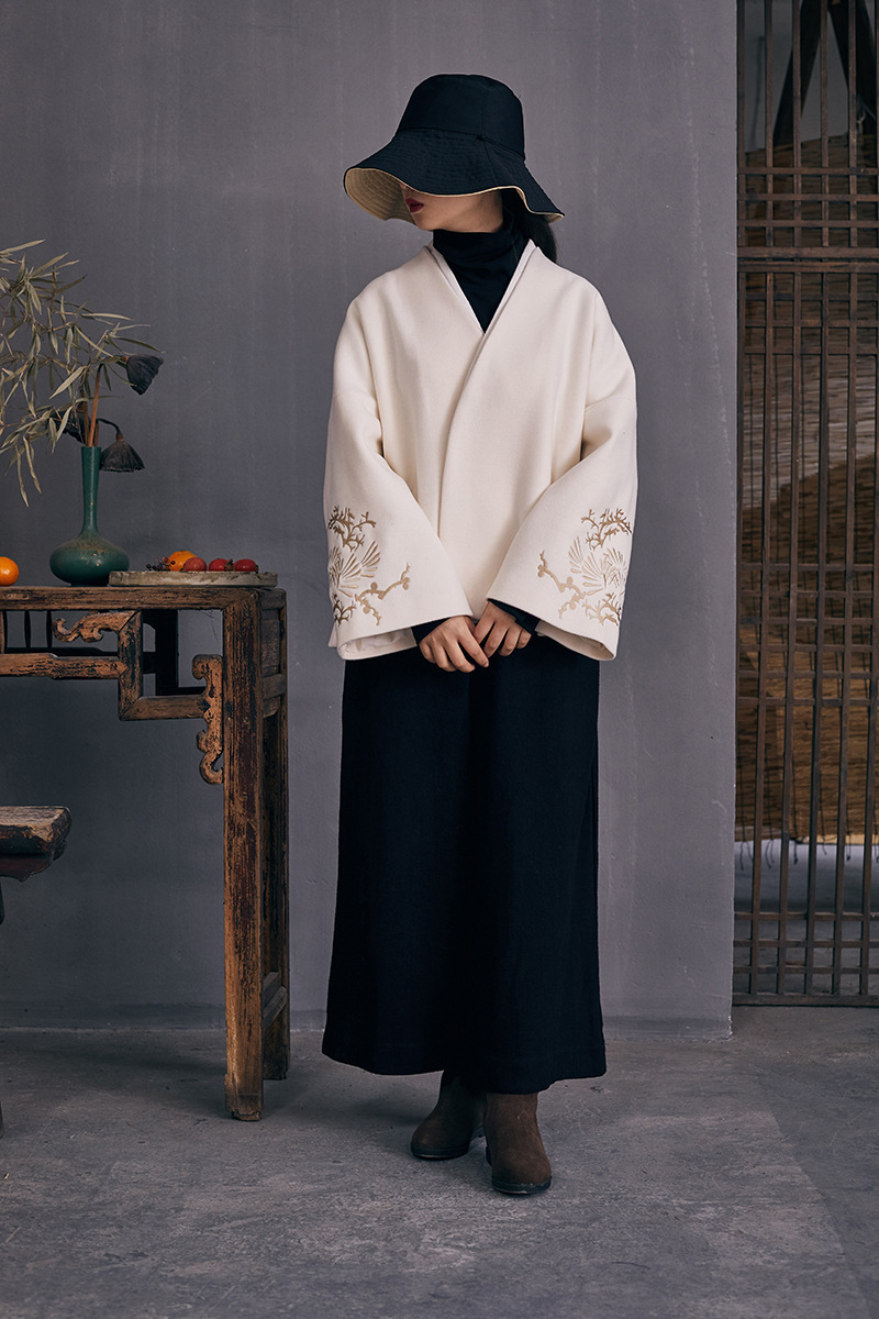 秋冬新款刺绣中式羊毛呢大衣短外套盘扣立领上衣女81010