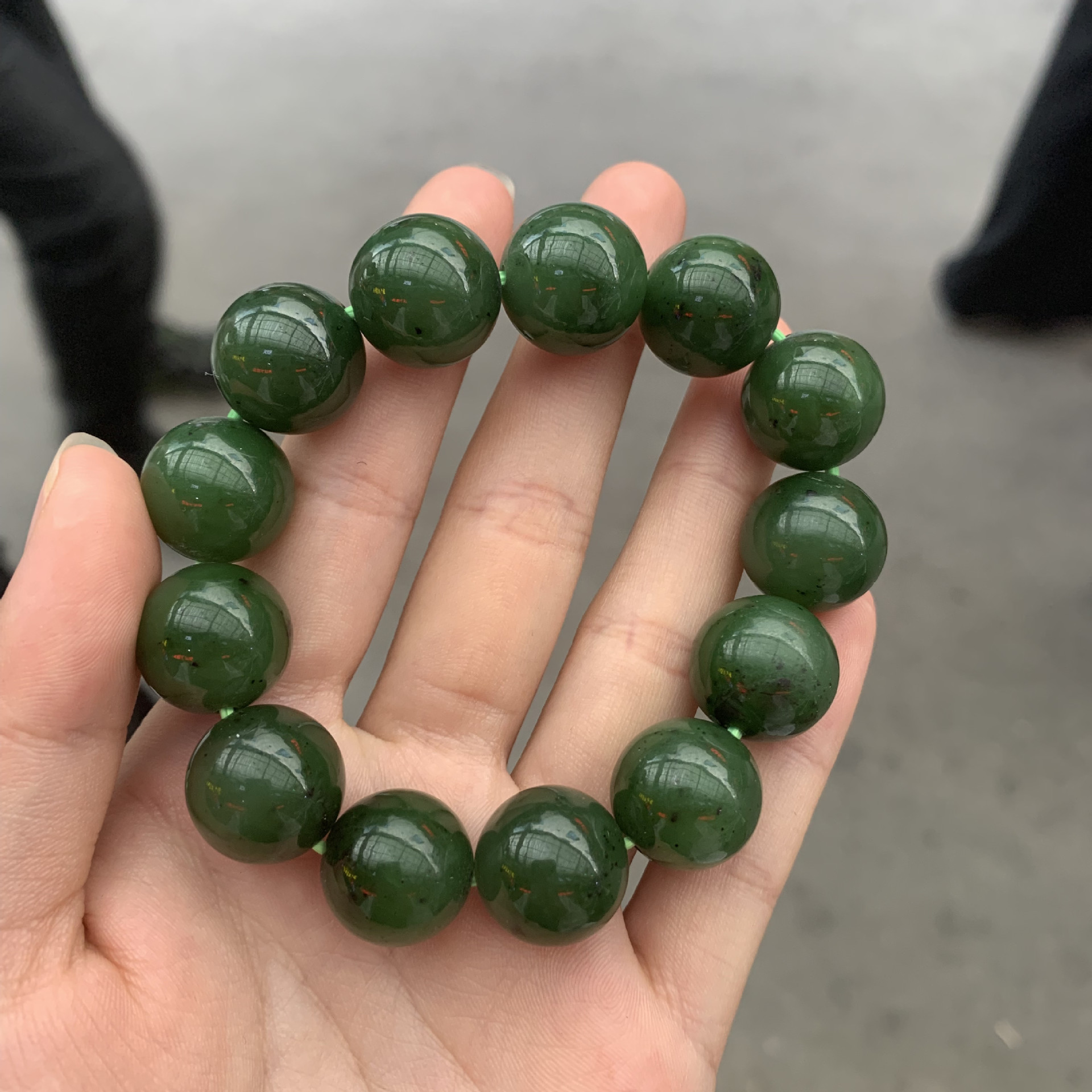 新疆和田碧玉手链 老料菠菜绿碧玉手串男女款 送礼佳品