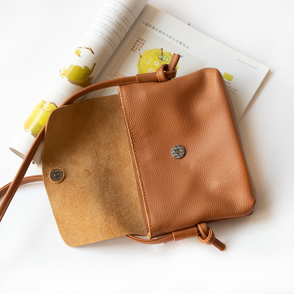 真皮女包单肩超软牦牛皮斜挎黑色包广州批发包复古小方包 现货