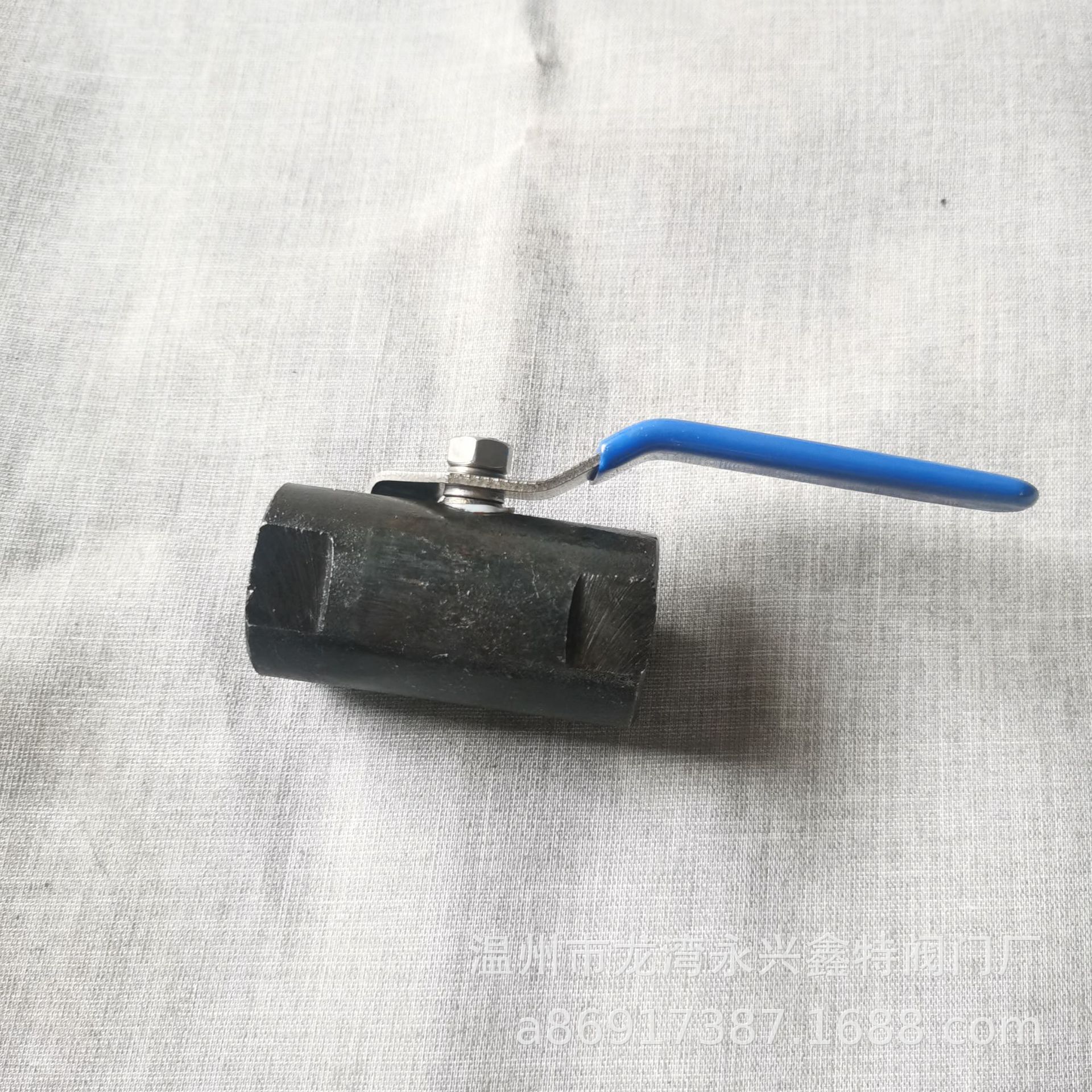 供应广式内螺纹碳钢球阀黄色蓝色手柄阀门