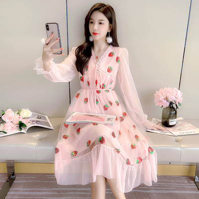 秋季女裙子潮流甜美法式初恋粉色草莓网纱连衣裙喇叭袖v领公主裙