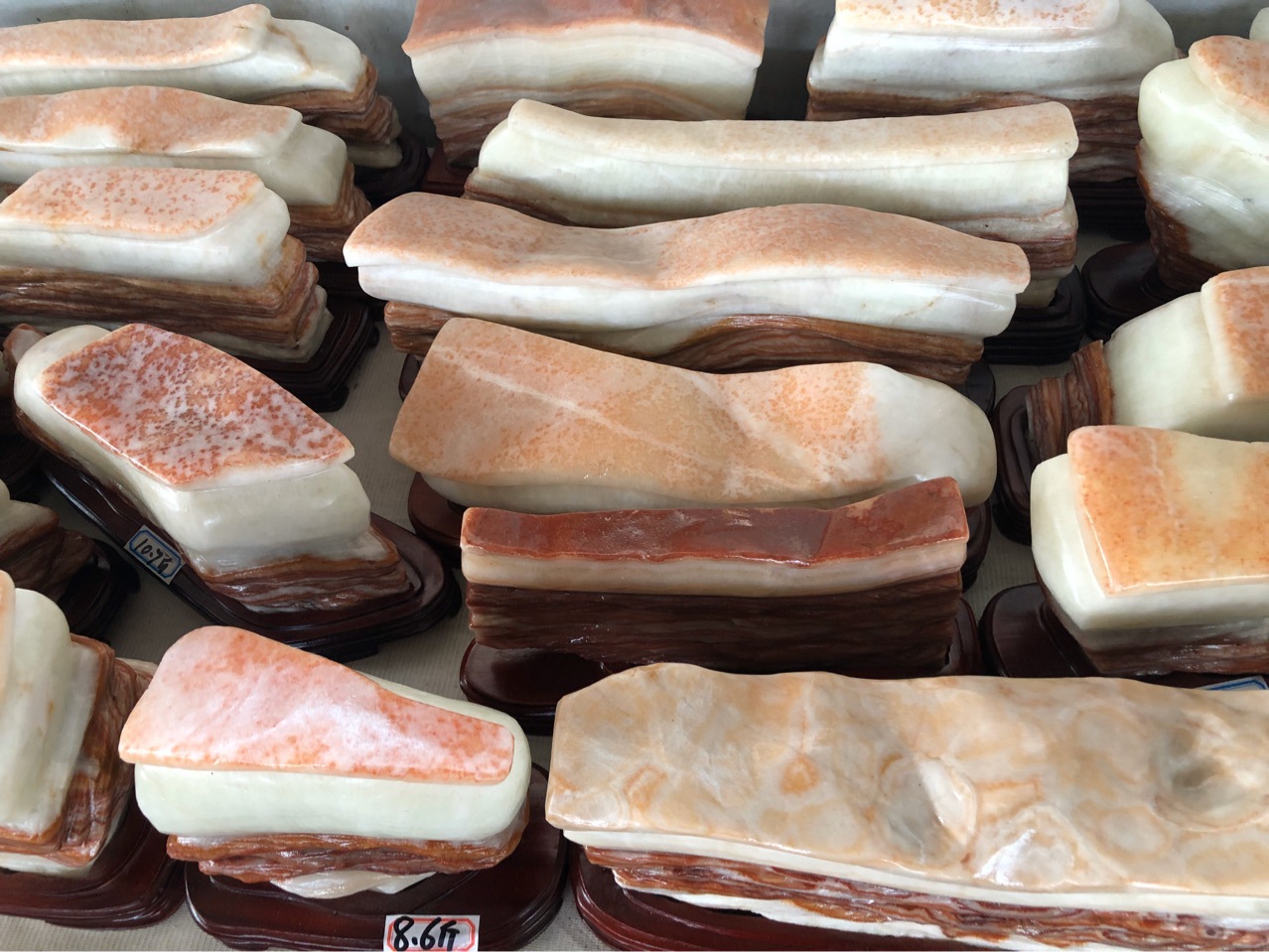 广西猪肉石五花肉原石摆件造型奇石腊肉石招财风水石肉石摆件创意