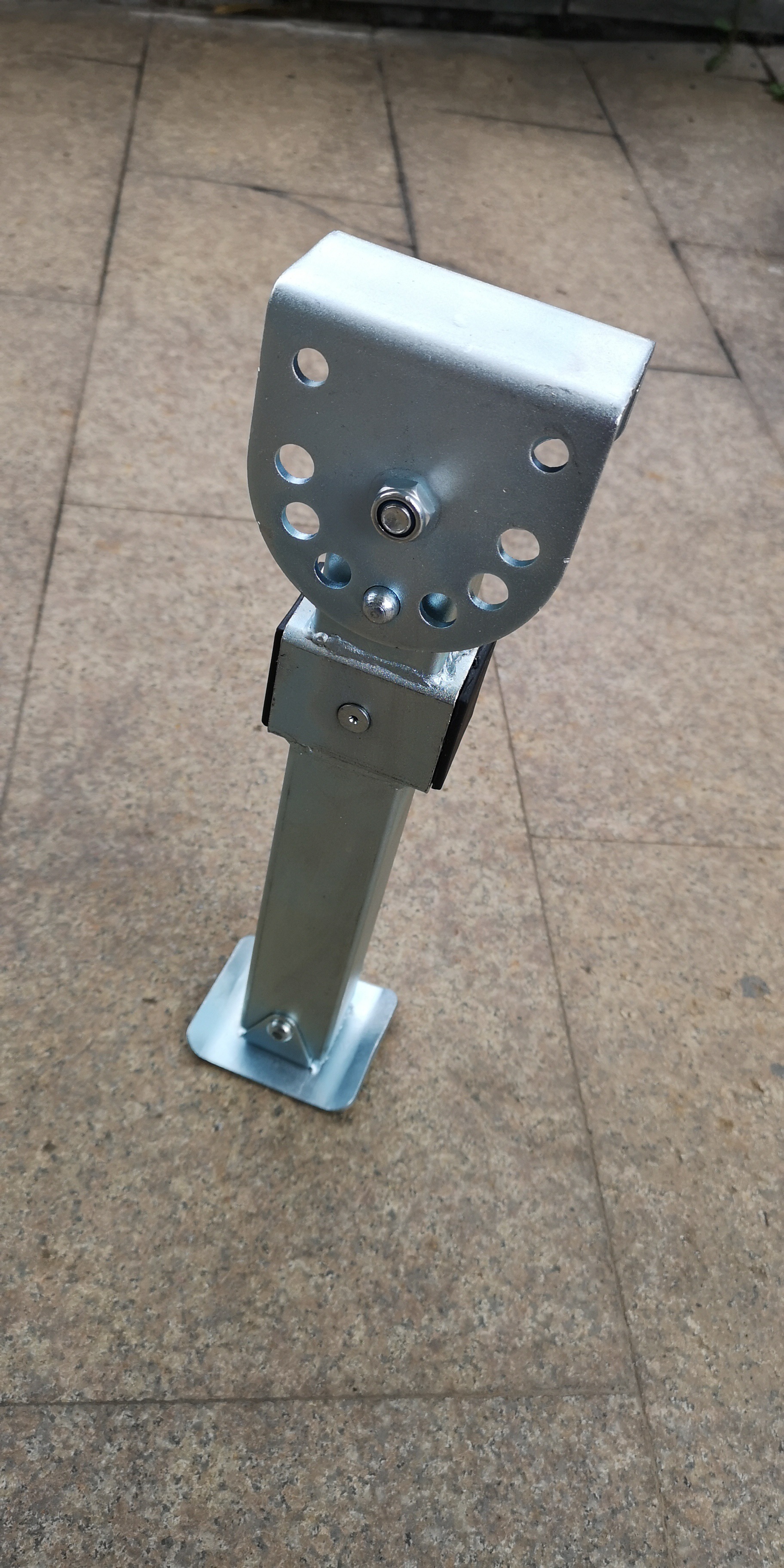 厂家直销 定制 通用重型汽车野营拖车配件支撑腿 房车 机械支腿