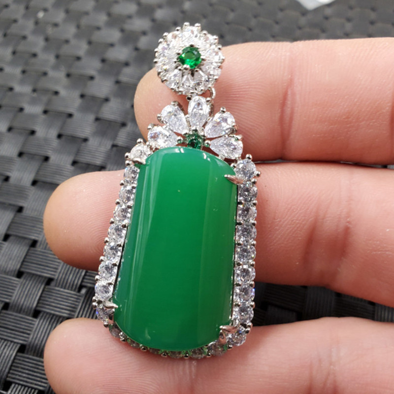 s925镶嵚绿玉髓牌挂件碧绿色玉髓牌吊坠玛瑙吊坠玉牌