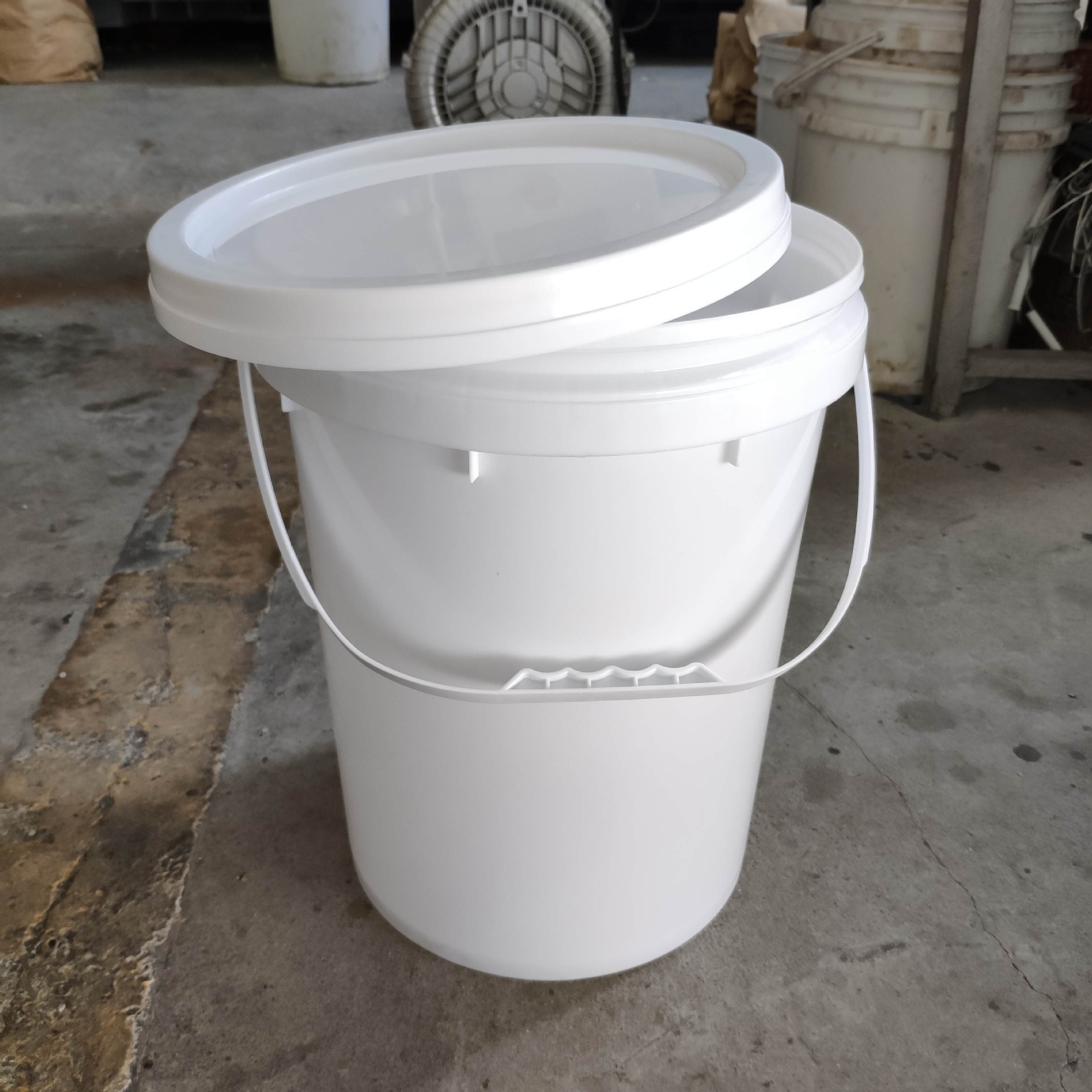 20l手提化工塑料桶 涂料桶白乳胶化工桶 带盖圆形塑料