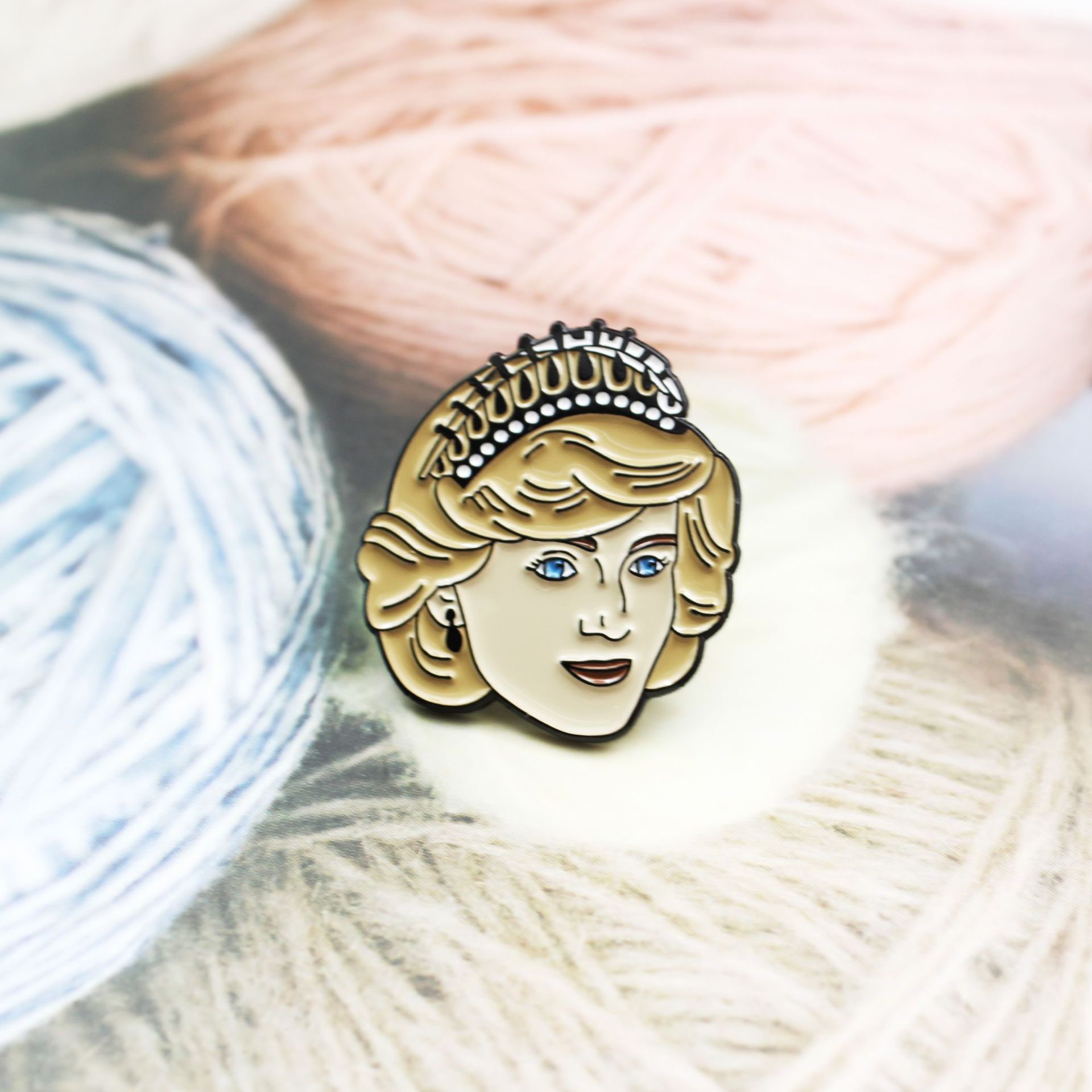 美丽善良的戴安娜王妃精致头像滴油胸针 潮流百搭王妃头像徽章