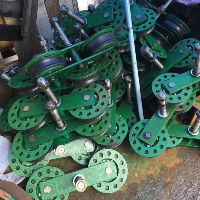 供应矿用猴车配件 猴车吊椅 托绳轮锻造 固定式抱索器