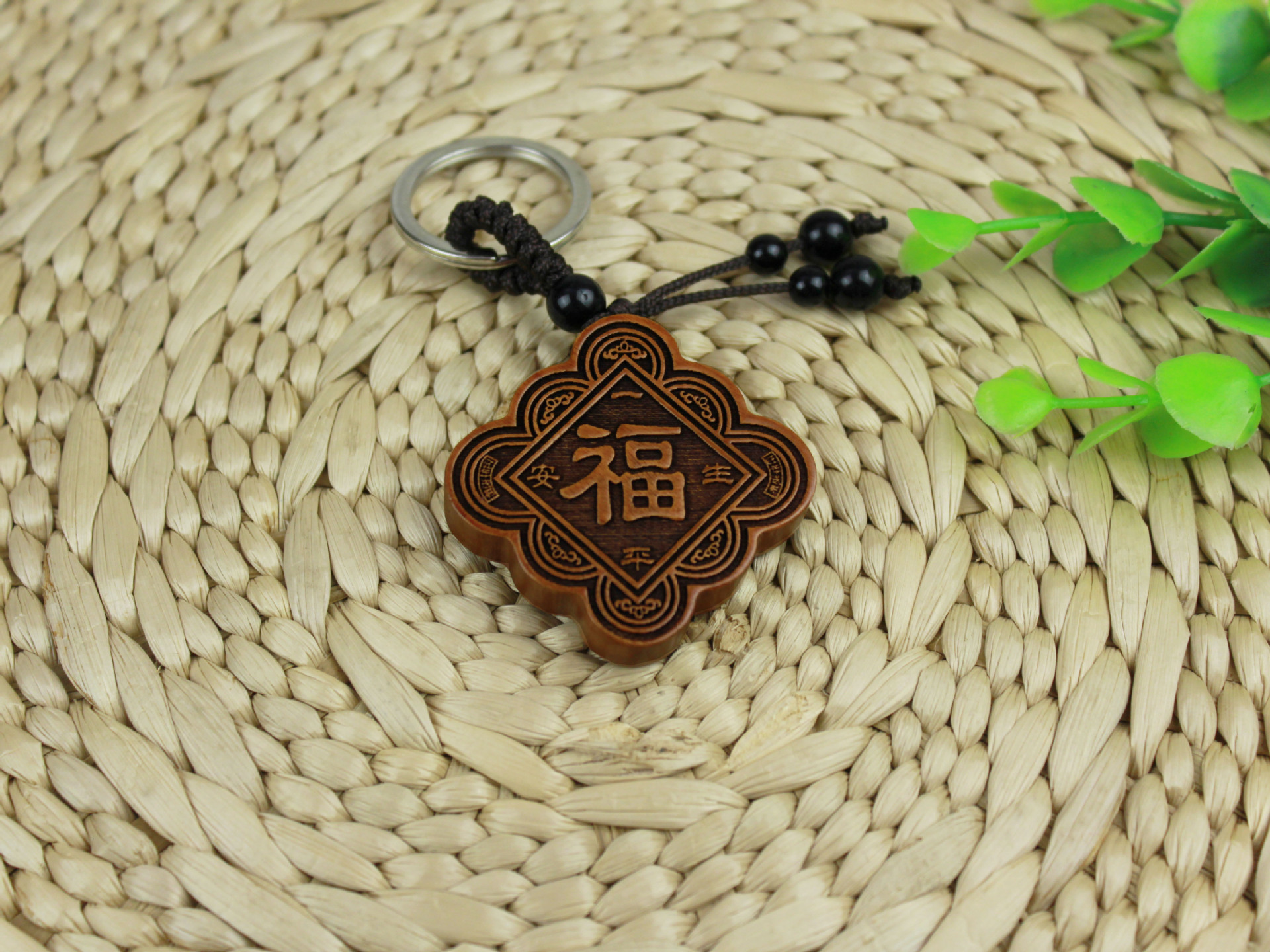 地摊货源批发 新款桃木雕刻福字发字钥匙扣挂件 免费礼品定制logo