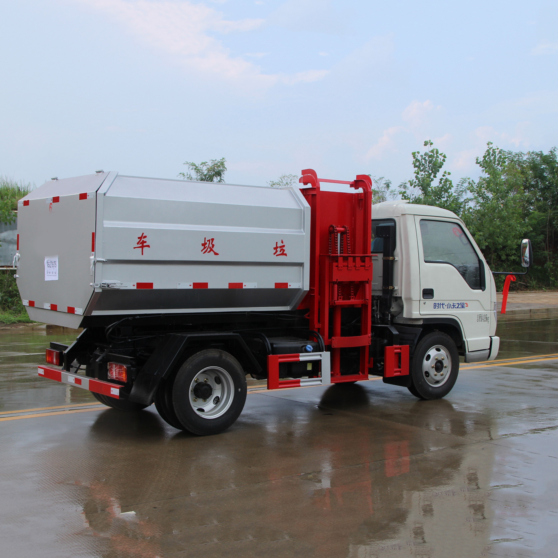 福田小卡3吨国六挂桶垃圾车 自装卸挂桶垃圾车 蓝牌挂桶垃圾车
