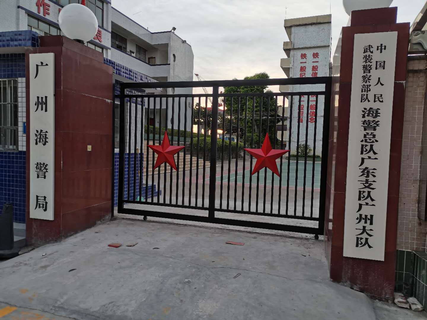 广州厂家定做简易单位入口铁艺大门 双面铁皮立体大五角星 铁大门