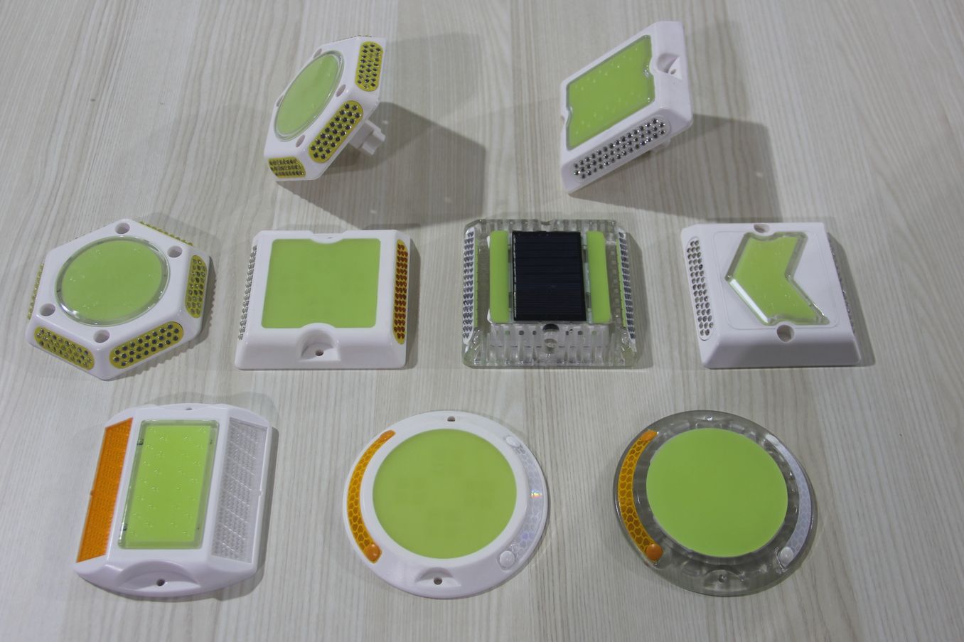 自发光长余辉道钉 厂家直销 节能环保