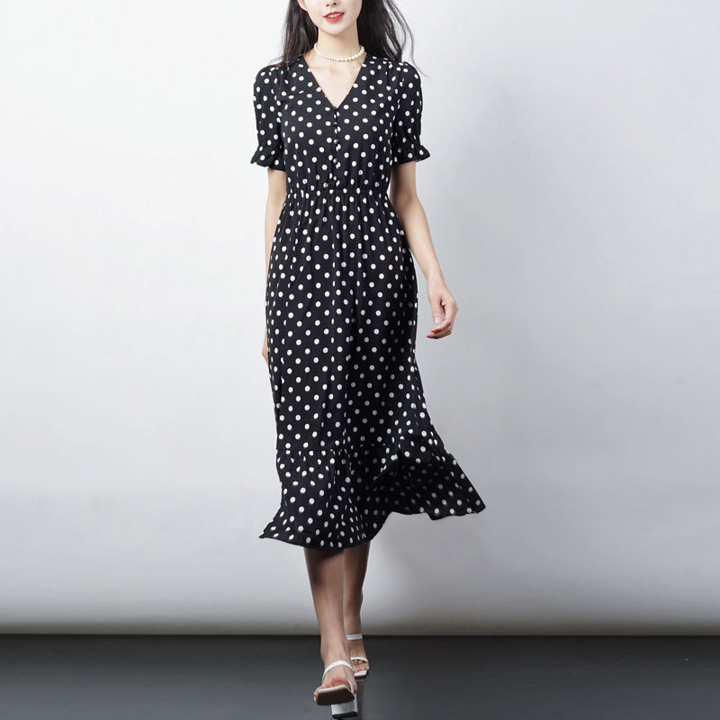 2022年哥弟新特官方旗舰店夏装新款修身v领波点印花a字中长连衣裙