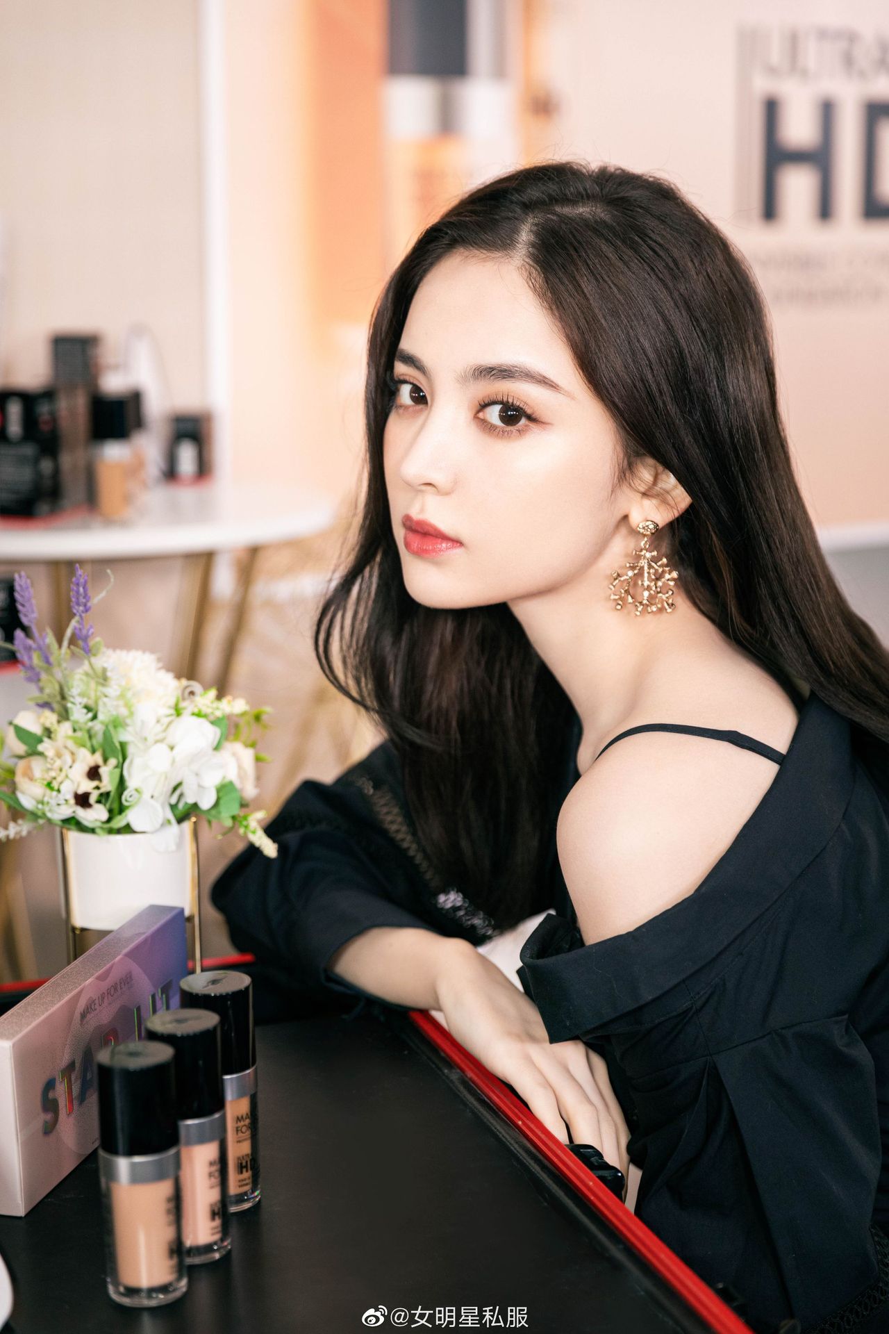 现货2021春夏新款娜扎明星同款甜美黑色休闲不对称蕾丝吊带连衣裙