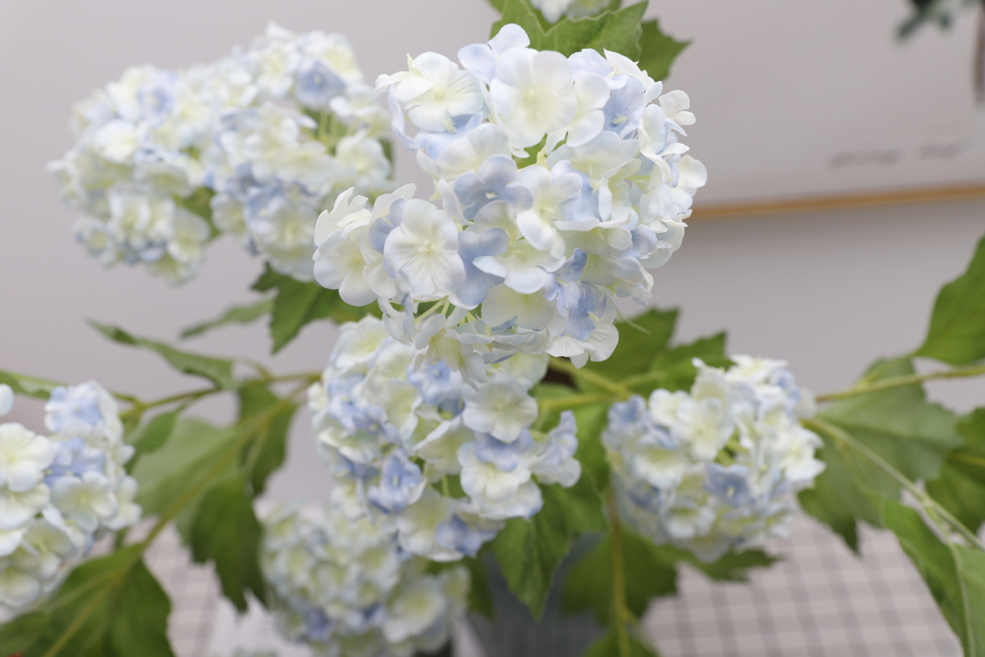 批发5头胶片雪球婚庆装饰绣球花束餐桌花摆件婚庆酒店橱窗装饰