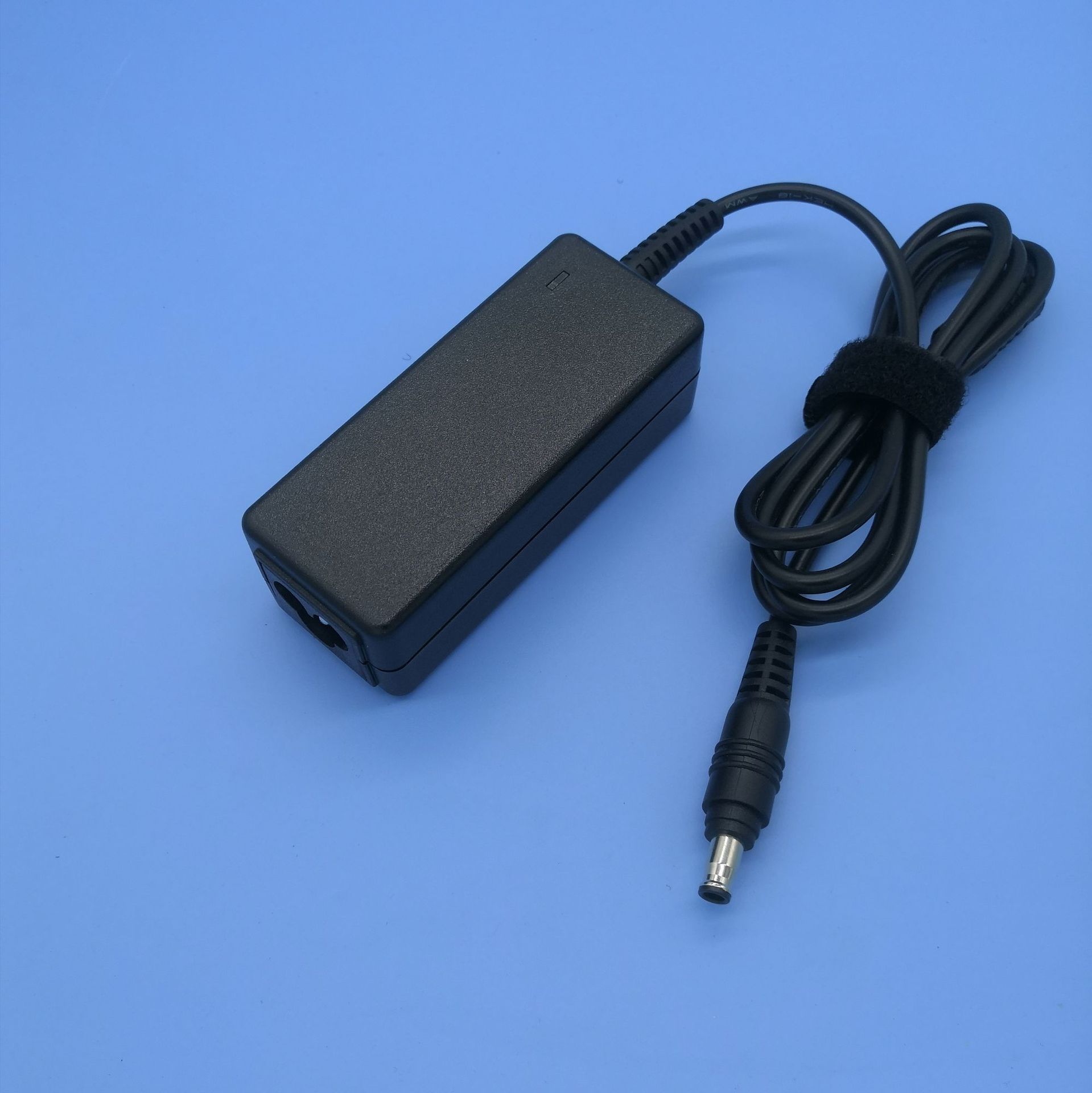 适用samsung三星笔记本电源适配器19v2.1a40w充电器接口5.5*3.0mm
