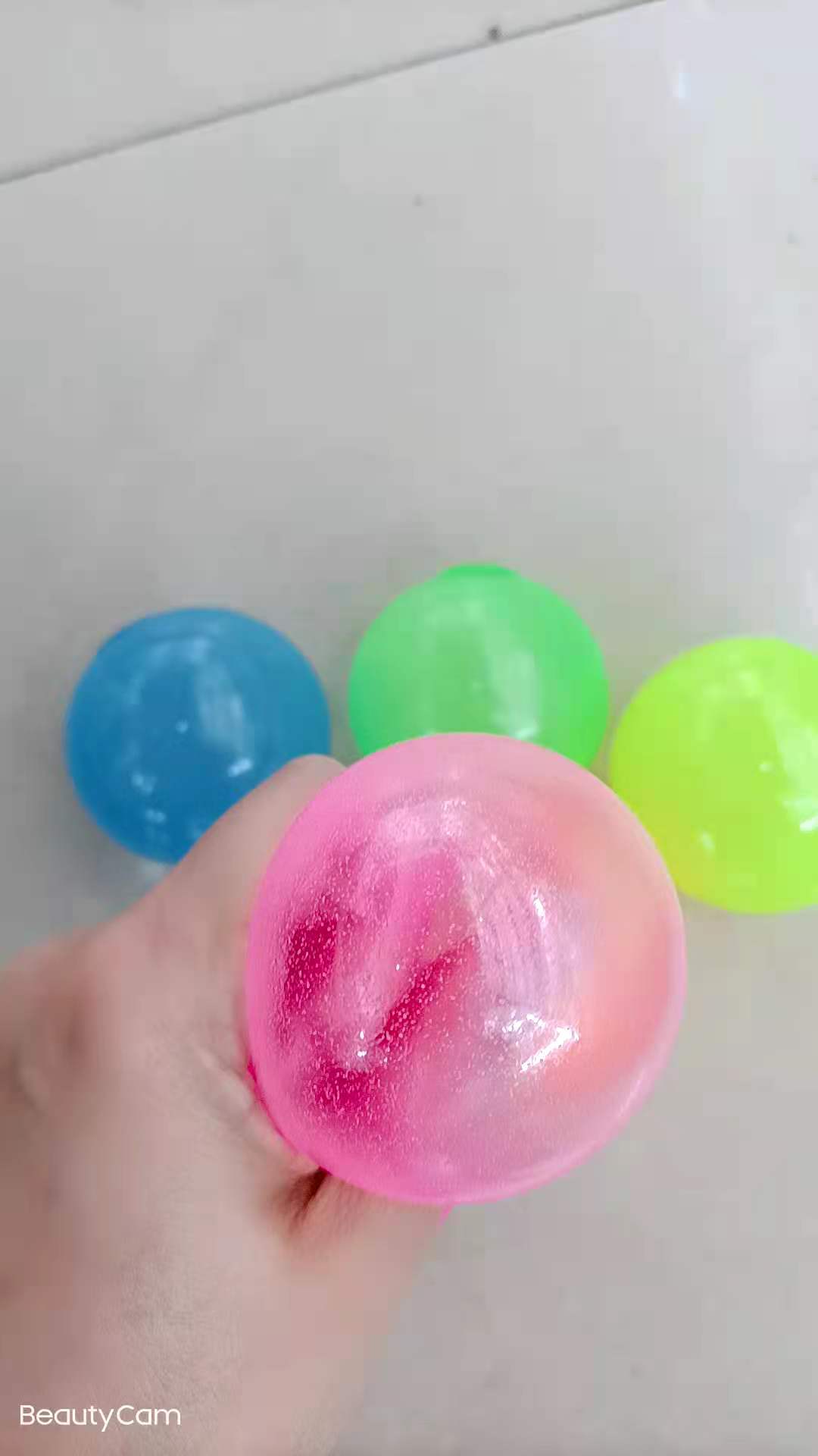 爆款热销夜光吸顶球 减压亲子玩具 抖音同款粘粘球吸墙挤压玩具